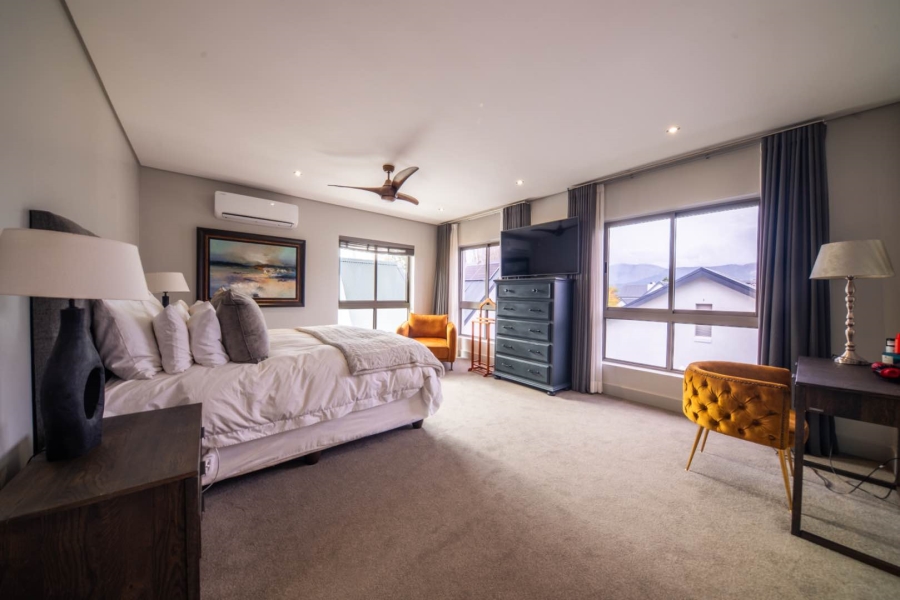 4 Bedroom Property for Sale in Lemoenkloof Western Cape